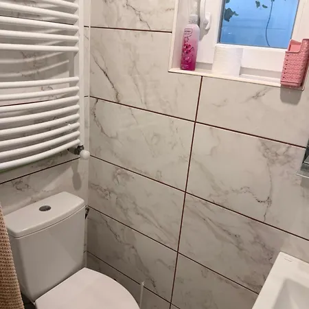 затишне місце біля лісу Apartment